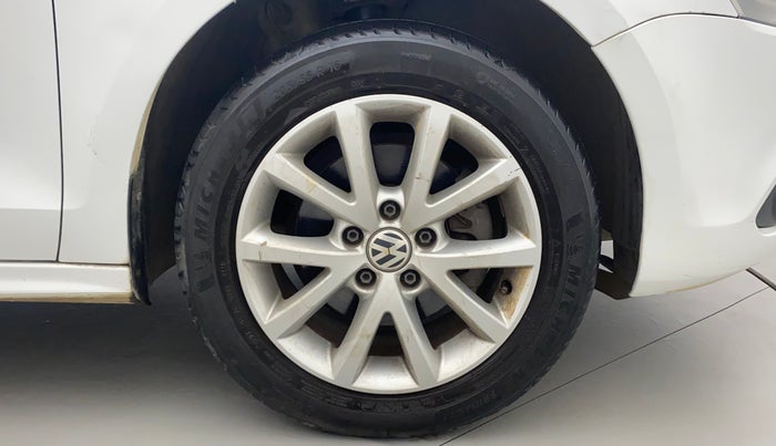 2014 Volkswagen Jetta COMFORTLINE TSI, Petrol, Manual, 1,13,604 km, Right Front Wheel