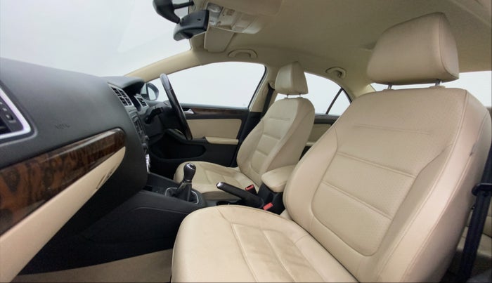 2014 Volkswagen Jetta COMFORTLINE TSI, Petrol, Manual, 1,13,604 km, Right Side Front Door Cabin