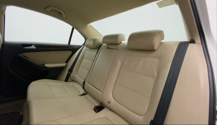 2014 Volkswagen Jetta COMFORTLINE TSI, Petrol, Manual, 1,13,604 km, Right Side Rear Door Cabin