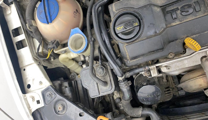 2014 Volkswagen Jetta COMFORTLINE TSI, Petrol, Manual, 1,13,604 km, Front windshield - Wiper bottle cap missing