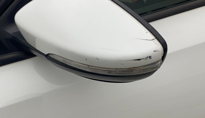 2014 Volkswagen Jetta COMFORTLINE TSI, Petrol, Manual, 1,13,604 km, Left rear-view mirror - Cover has minor damage