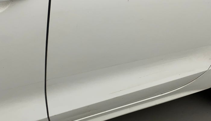 2014 Volkswagen Jetta COMFORTLINE TSI, Petrol, Manual, 1,13,604 km, Rear left door - Minor scratches