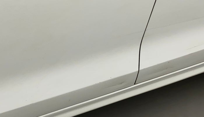 2014 Volkswagen Jetta COMFORTLINE TSI, Petrol, Manual, 1,13,604 km, Front passenger door - Slightly dented