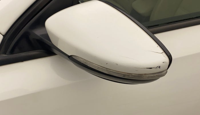 2014 Volkswagen Jetta COMFORTLINE TSI, Petrol, Manual, 1,13,604 km, Left rear-view mirror - Minor folding noise