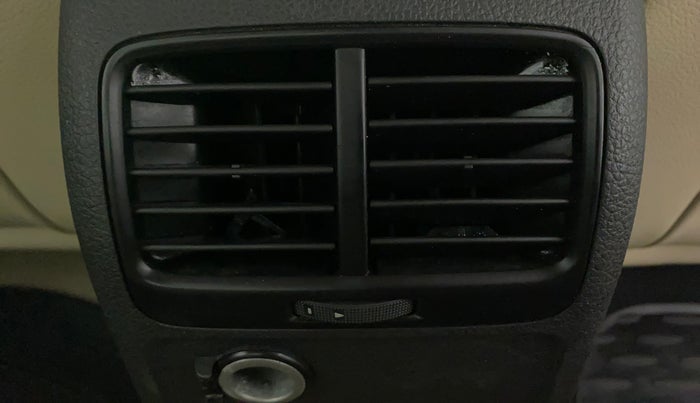 2014 Volkswagen Jetta COMFORTLINE TSI, Petrol, Manual, 1,13,604 km, Rear AC Vents