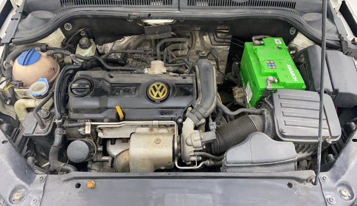 2014 Volkswagen Jetta COMFORTLINE TSI, Petrol, Manual, 1,13,604 km, Open Bonet