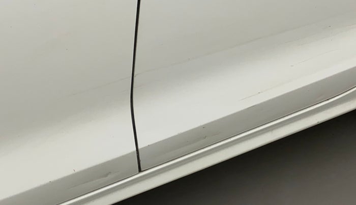 2014 Volkswagen Jetta COMFORTLINE TSI, Petrol, Manual, 1,13,604 km, Rear left door - Slightly dented