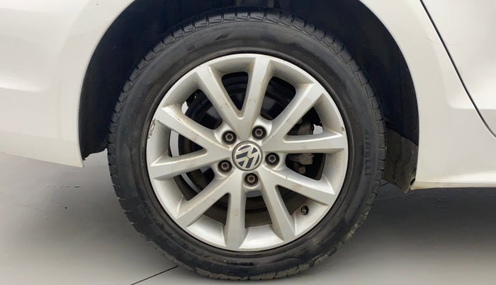 2014 Volkswagen Jetta COMFORTLINE TSI, Petrol, Manual, 1,13,604 km, Right Rear Wheel