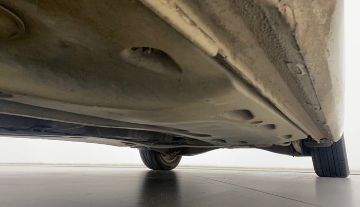 2014 Volkswagen Jetta COMFORTLINE TSI, Petrol, Manual, 1,13,604 km, Right Side Underbody