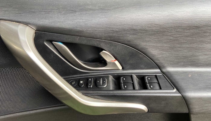 2019 Mahindra XUV500 W9, Diesel, Manual, 31,128 km, Driver Side Door Panels Control