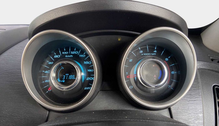 2019 Mahindra XUV500 W9, Diesel, Manual, 31,128 km, Odometer Image