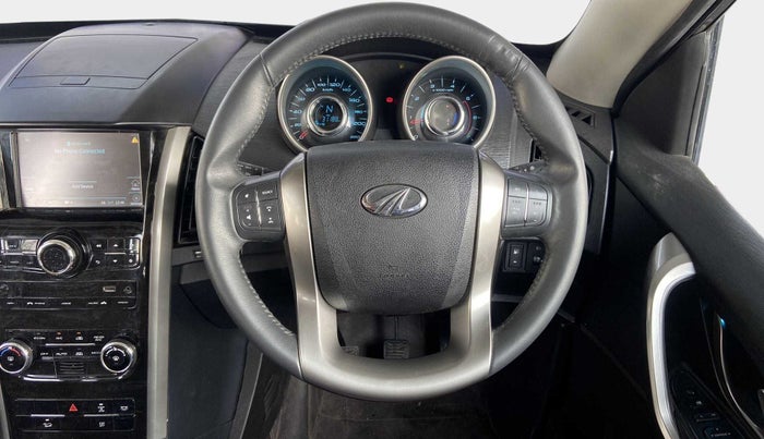 2019 Mahindra XUV500 W9, Diesel, Manual, 31,128 km, Steering Wheel Close Up