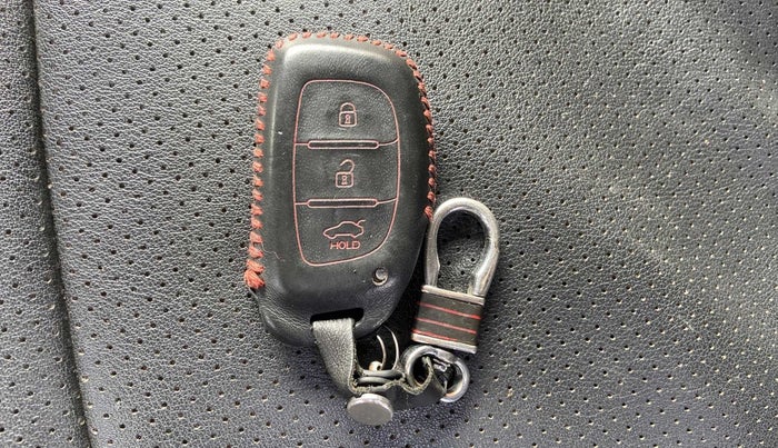 2015 Hyundai Creta SX (O) 1.6 DIESEL, Diesel, Manual, 1,15,448 km, Lock system - Dork lock functional only from remote key