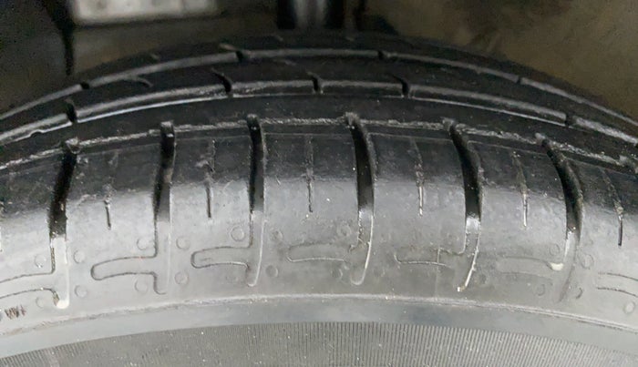 2021 Hyundai AURA S 1.2 Kappa MT, Petrol, Manual, 26,713 km, Left Front Tyre Tread