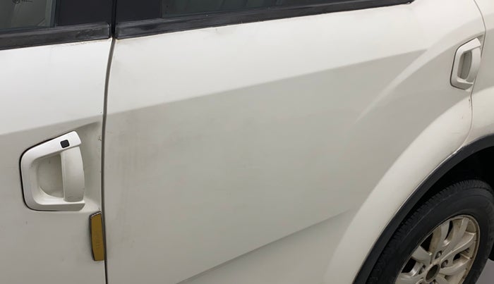 2016 Mahindra XUV500 W8, Diesel, Manual, 69,864 km, Rear left door - Slightly dented