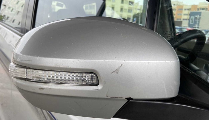 2014 Maruti Ertiga VXI ANNIVARSARY EDITION, Petrol, Manual, 84,155 km, Right rear-view mirror - Cover has minor damage