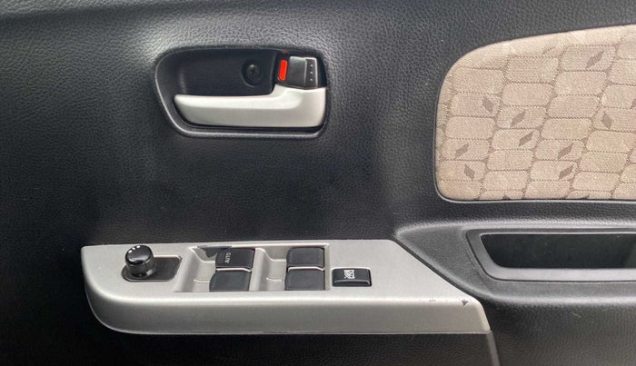 2013 Maruti Wagon R 1.0 VXI, Petrol, Manual, 46,935 km, Driver Side Door Panels Control