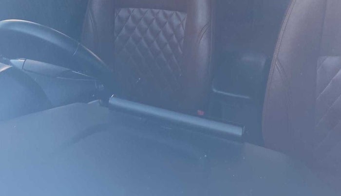 2019 Hyundai VENUE SX(O) 1.4 CRDI, Diesel, Manual, 63,293 km, Front windshield - Minor spot on windshield