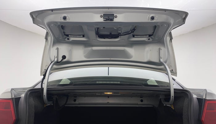 2016 Volkswagen Ameo HIGHLINE1.5L, Diesel, Manual, 1,07,223 km, Boot Door Open