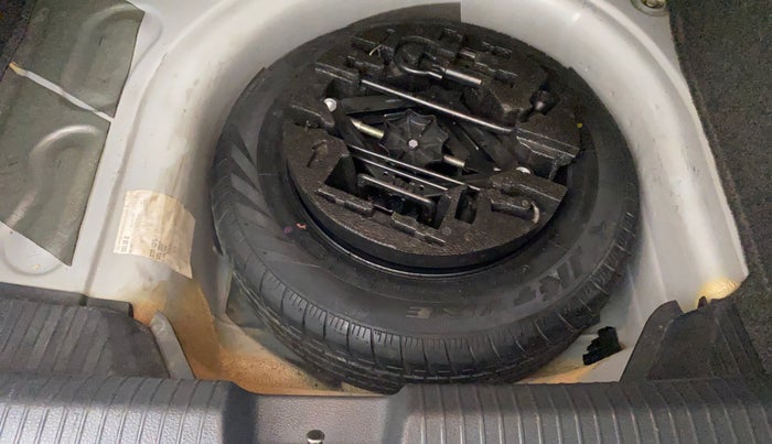 2016 Volkswagen Ameo HIGHLINE1.5L, Diesel, Manual, 1,07,223 km, Spare Tyre