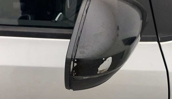 2016 Volkswagen Ameo HIGHLINE1.5L, Diesel, Manual, 1,07,223 km, Right rear-view mirror - Folding motor not working