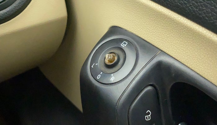 2016 Volkswagen Ameo HIGHLINE1.5L, Diesel, Manual, 1,07,223 km, Left rear-view mirror - ORVM switch has minor damage