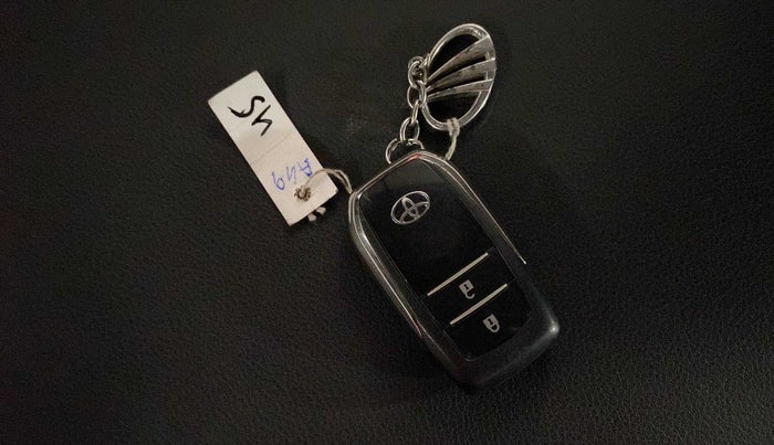 2022 Toyota Innova Crysta 2.7 VX 7 STR, Petrol, Manual, 19,682 km, Key Close Up