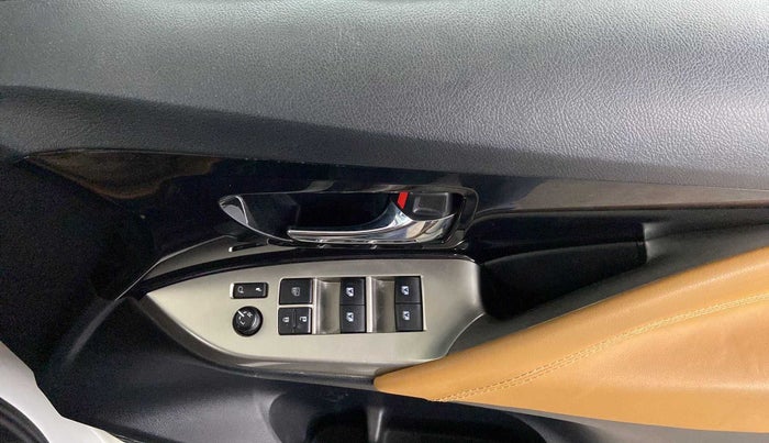 2022 Toyota Innova Crysta 2.7 VX 7 STR, Petrol, Manual, 19,682 km, Driver Side Door Panels Control