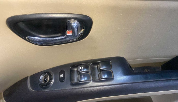 2011 Hyundai i10 MAGNA 1.2, Petrol, Manual, 86,421 km, Driver Side Door Panels Control