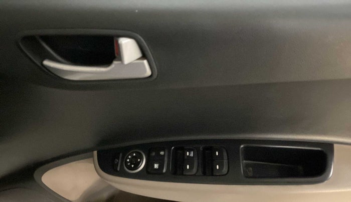 2018 Hyundai Grand i10 SPORTZ (O) 1.2 KAPPA VTVT, CNG, Manual, 88,318 km, Driver Side Door Panels Control