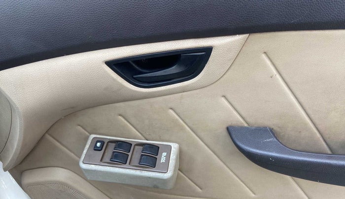 2013 Hyundai Eon D-LITE+, Petrol, Manual, 67,162 km, Driver Side Door Panels Control