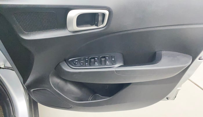 2019 Hyundai VENUE SX PLUS 1.0 TURBO DCT, Petrol, Automatic, 55,072 km, Driver Side Door Panels Control