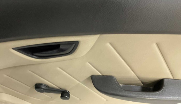 2013 Hyundai Eon D-LITE+, Petrol, Manual, 58,081 km, Driver Side Door Panels Control