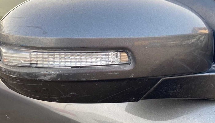 2016 Maruti Swift VXI, Petrol, Manual, 54,306 km, Right rear-view mirror - Indicator light has minor damage
