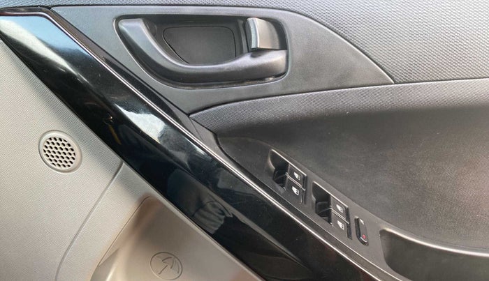 2018 Tata NEXON XM PETROL, Petrol, Manual, 76,652 km, Driver Side Door Panels Control