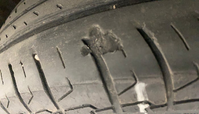 2021 Maruti Swift VXI, Petrol, Manual, 49,315 km, Left front tyre - Minor crack