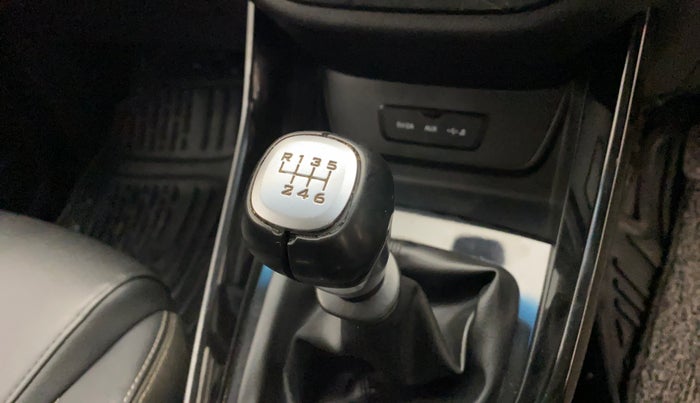 2019 MG HECTOR SHARP 2.0 DIESEL, Diesel, Manual, 31,906 km, Gear lever - Knob has minor damage