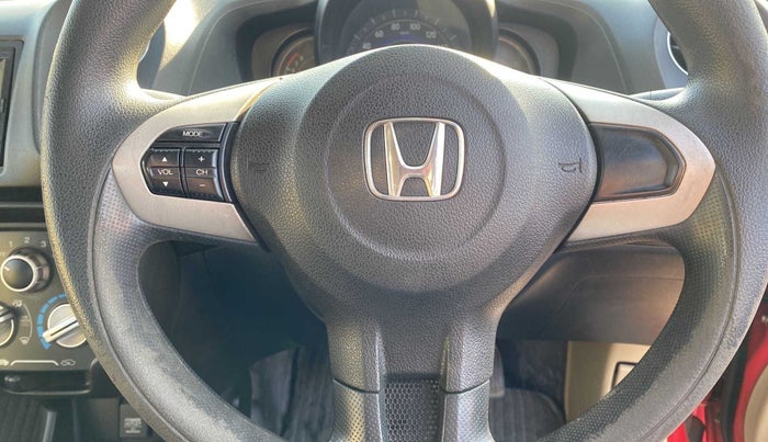 2016 Honda Brio S MT, Petrol, Manual, 26,756 km, Steering wheel - Sound system control has minor damage