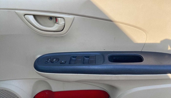 2016 Honda Brio S MT, Petrol, Manual, 26,756 km, Driver Side Door Panels Control
