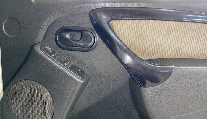 2015 Renault Duster 85 PS RXL DIESEL, Diesel, Manual, 79,115 km, Driver Side Door Panels Control