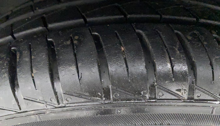 2023 Renault Kwid RXT 1.0, Petrol, Manual, 2,113 km, Left Front Tyre Tread