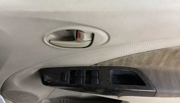 2016 Toyota Etios VX, Petrol, Manual, 63,228 km, Driver Side Door Panels Control