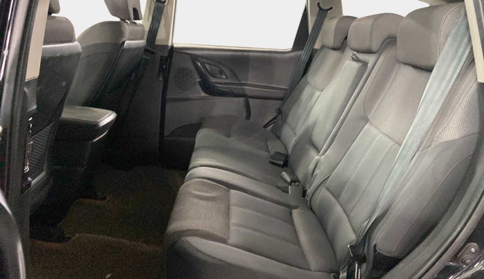 2019 Mahindra XUV500 W5, Diesel, Manual, 67,598 km, Right Side Rear Door Cabin
