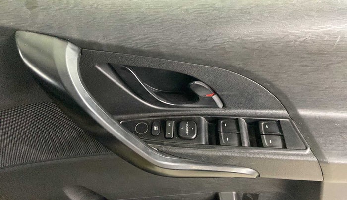 2019 Mahindra XUV500 W5, Diesel, Manual, 67,598 km, Driver Side Door Panels Control