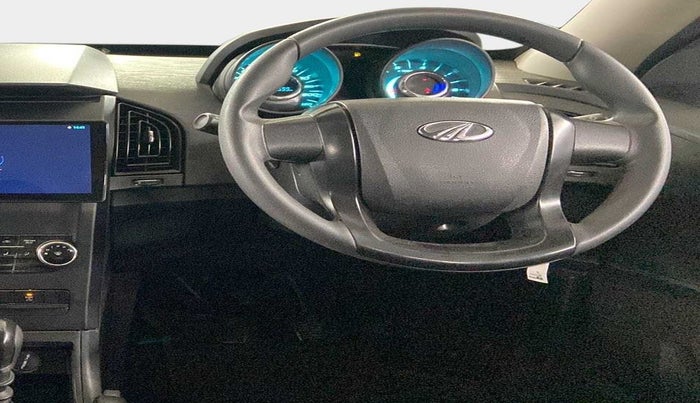 2019 Mahindra XUV500 W5, Diesel, Manual, 67,598 km, Steering Wheel Close Up