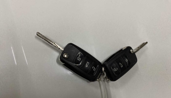 2015 Volkswagen Vento HIGHLINE 1.6 MPI, Petrol, Manual, 96,743 km, Key Close Up