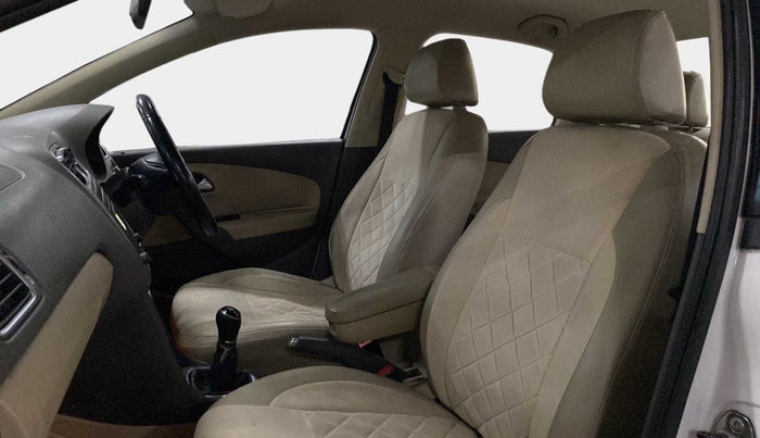 2015 Volkswagen Vento HIGHLINE 1.6 MPI, Petrol, Manual, 96,743 km, Right Side Front Door Cabin
