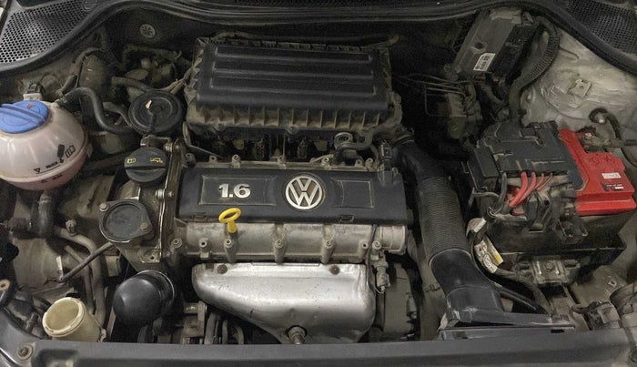 2015 Volkswagen Vento HIGHLINE 1.6 MPI, Petrol, Manual, 96,743 km, Front windshield - Wiper bottle cap missing
