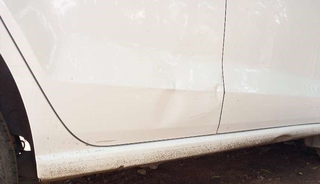 2015 Volkswagen Vento HIGHLINE 1.6 MPI, Petrol, Manual, 96,743 km, Right running board - Minor scratches