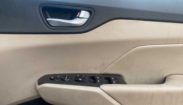 2018 Hyundai Verna 1.6 VTVT SX O, Petrol, Manual, 67,363 km, Driver Side Door Panels Control
